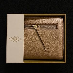 Metallic Gold Fossil women’s wallet